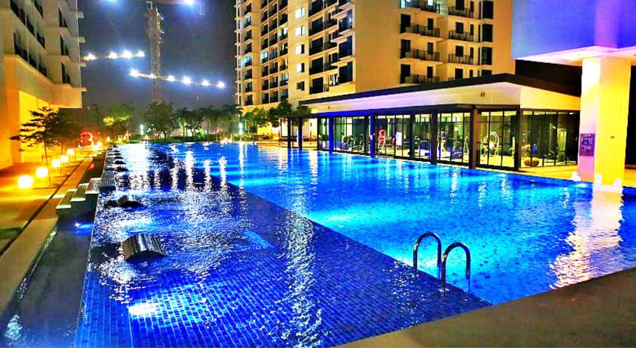 Peanut Butter Homestay - Trefoil Setia Alam Shah Alam Exterior photo
