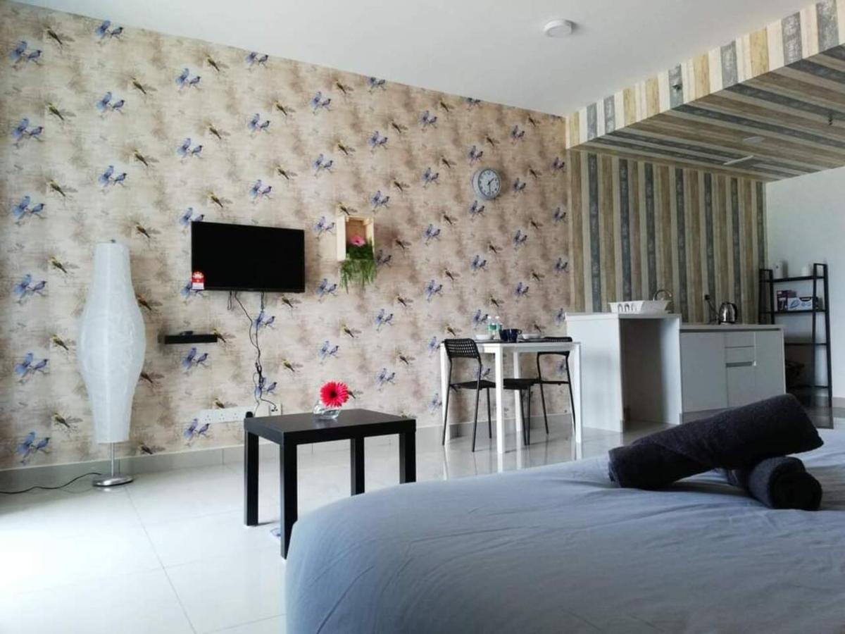 Peanut Butter Homestay - Trefoil Setia Alam Shah Alam Exterior photo