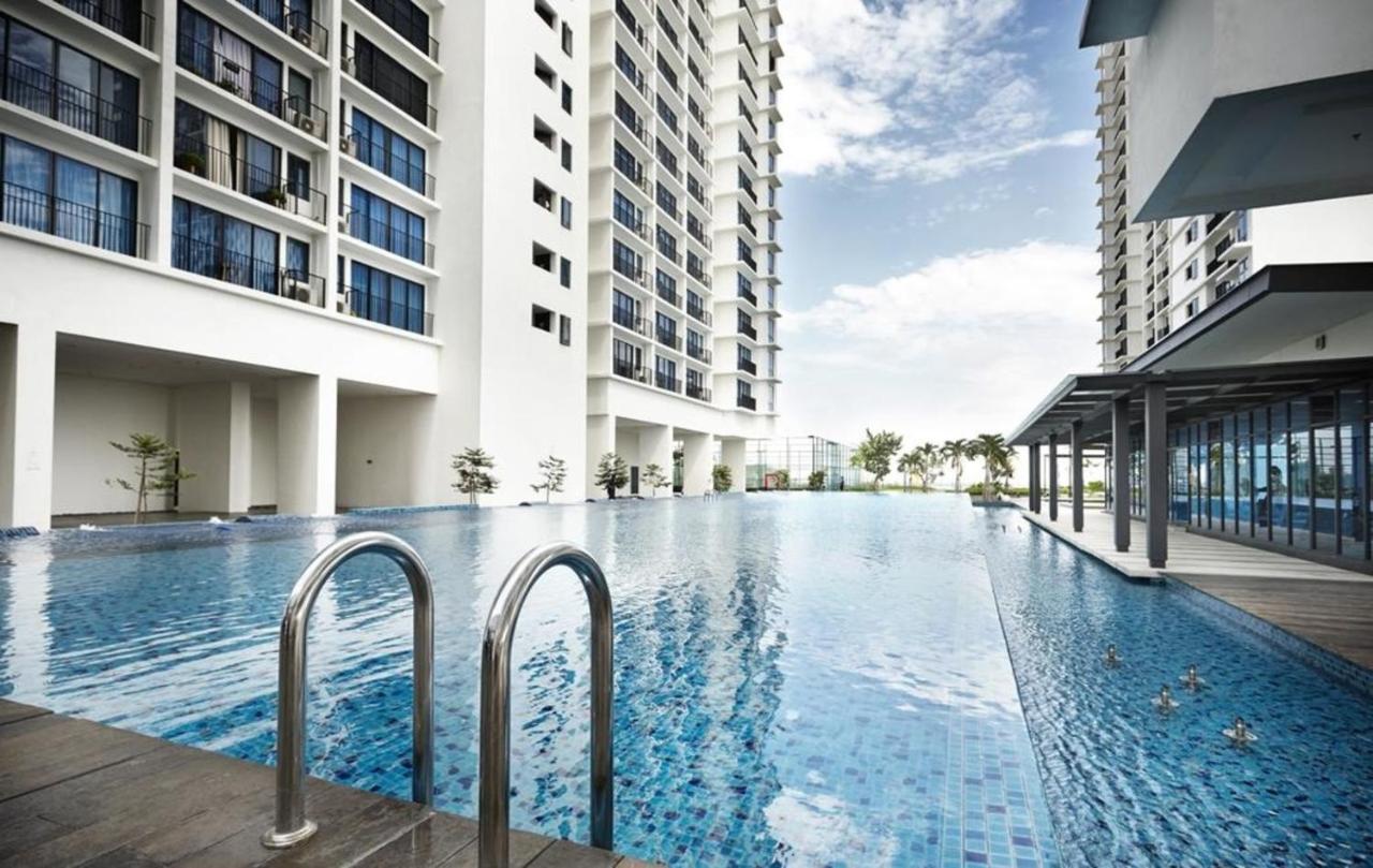 Peanut Butter Homestay - Trefoil Setia Alam Shah Alam Exterior photo
